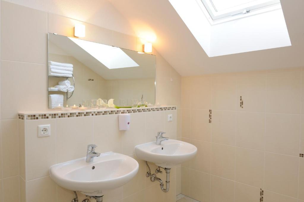 Hotel Inspiration Garni Tittmoning Pokoj fotografie